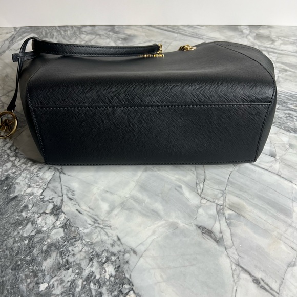 Michael Kors Jet Set Large Saffiano Leather Shoulder Bag, wallet and wristlet. - Picture 2 of 9